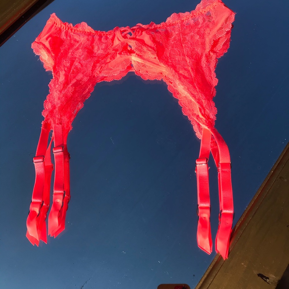 Peachy Pink Garter